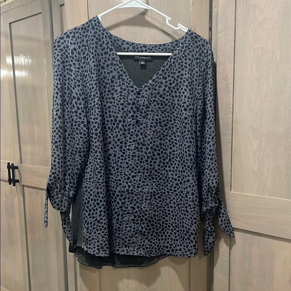 Fortune+Ivy Gray Leopard Print Women's Top